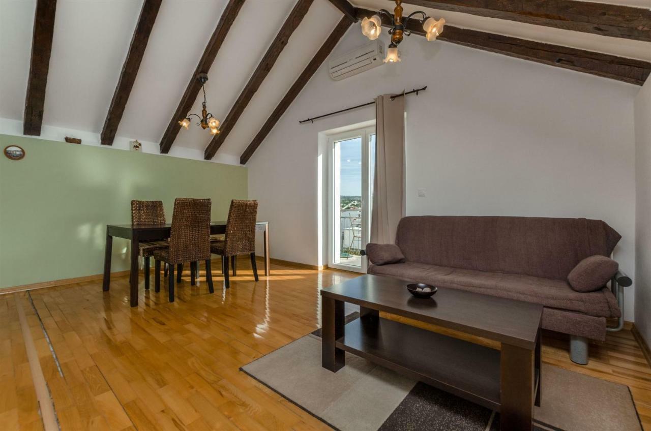 Apartments Renata Примоштен Экстерьер фото