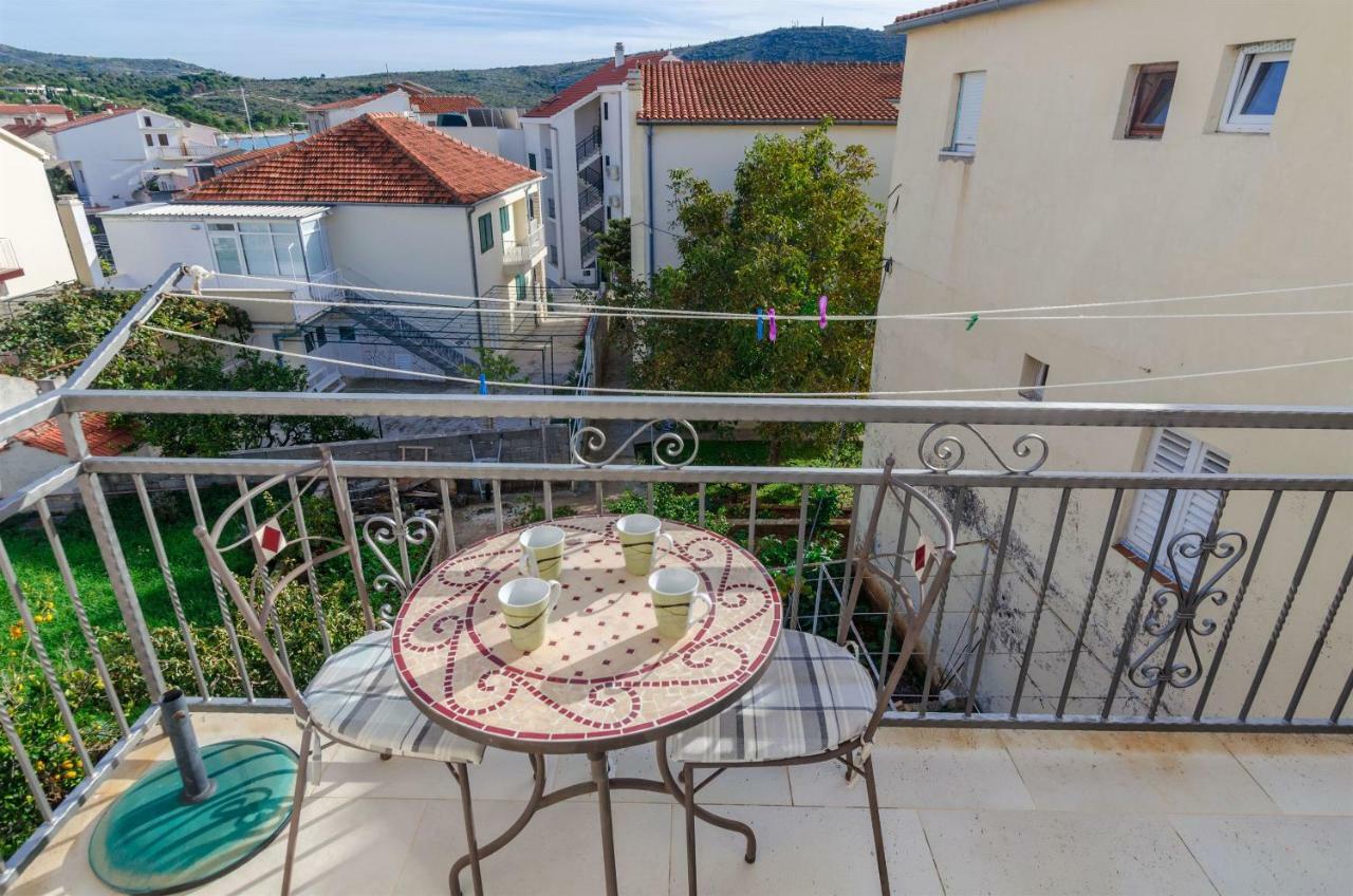 Apartments Renata Примоштен Экстерьер фото
